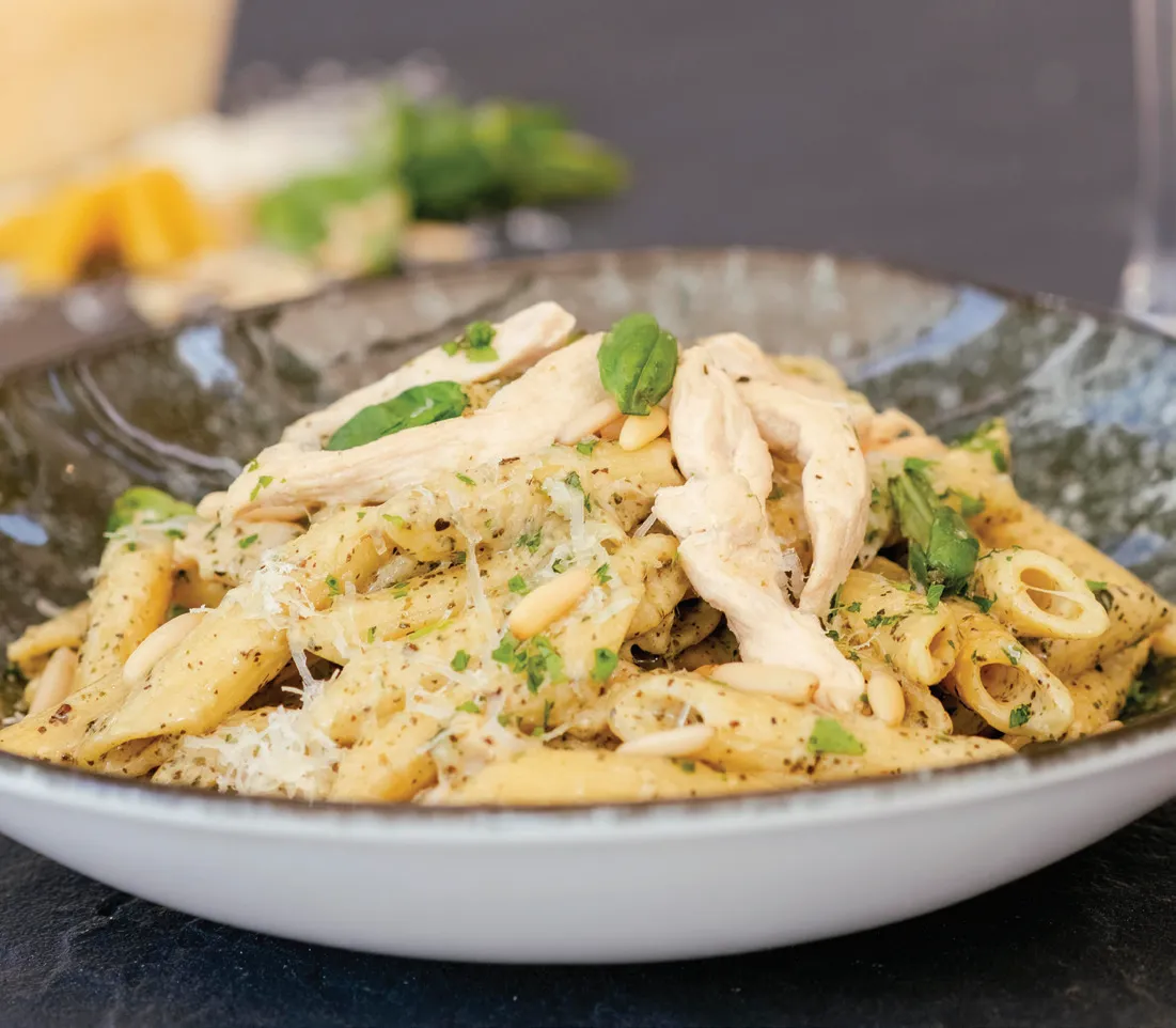 Tavuklu Kremalı Pestolu Penne