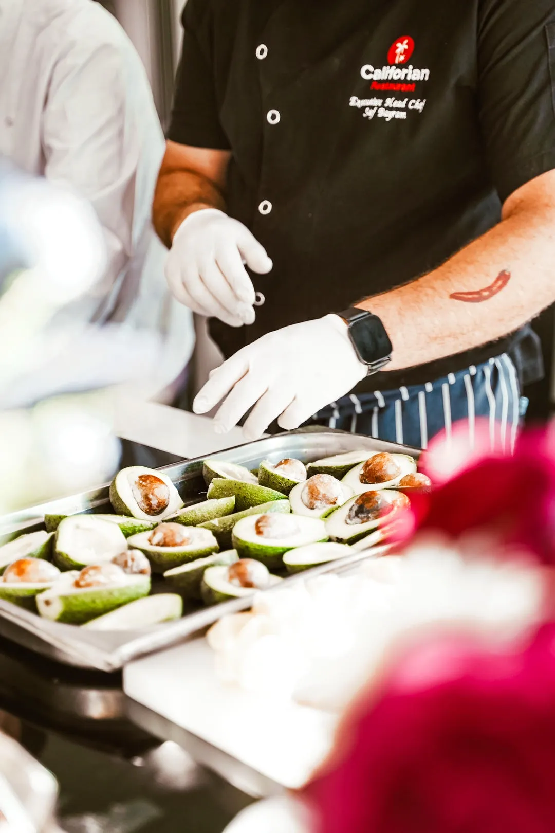 Catering servisinde sıcak tepsiler